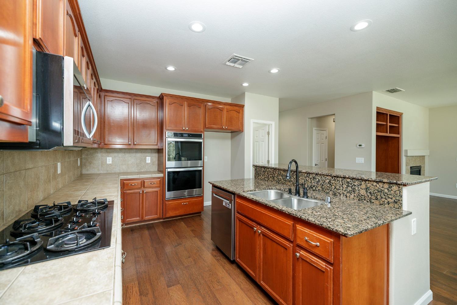 Detail Gallery Image 2 of 53 For 1466 Grand Oak Way, Oakdale,  CA 95361 - 5 Beds | 3 Baths