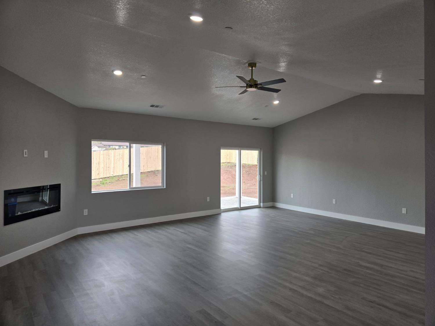 Detail Gallery Image 11 of 35 For 1671 Sweetbriar Ln, Paradise,  CA 95969 - 3 Beds | 2 Baths