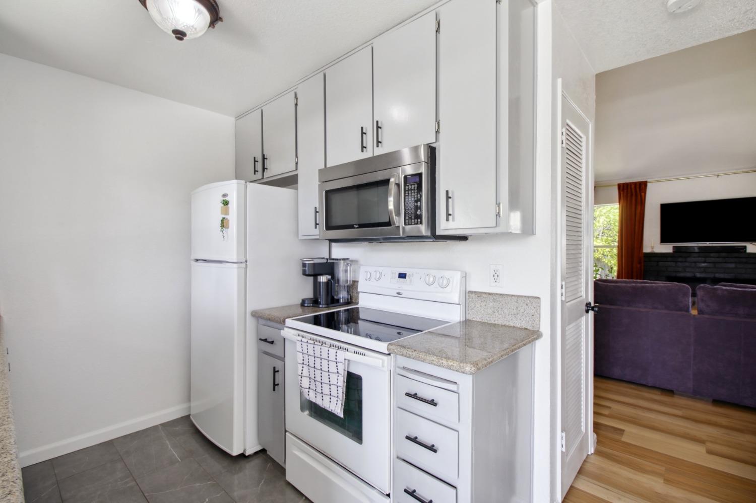 Photo #12: 225057795 Listing: Photo #12