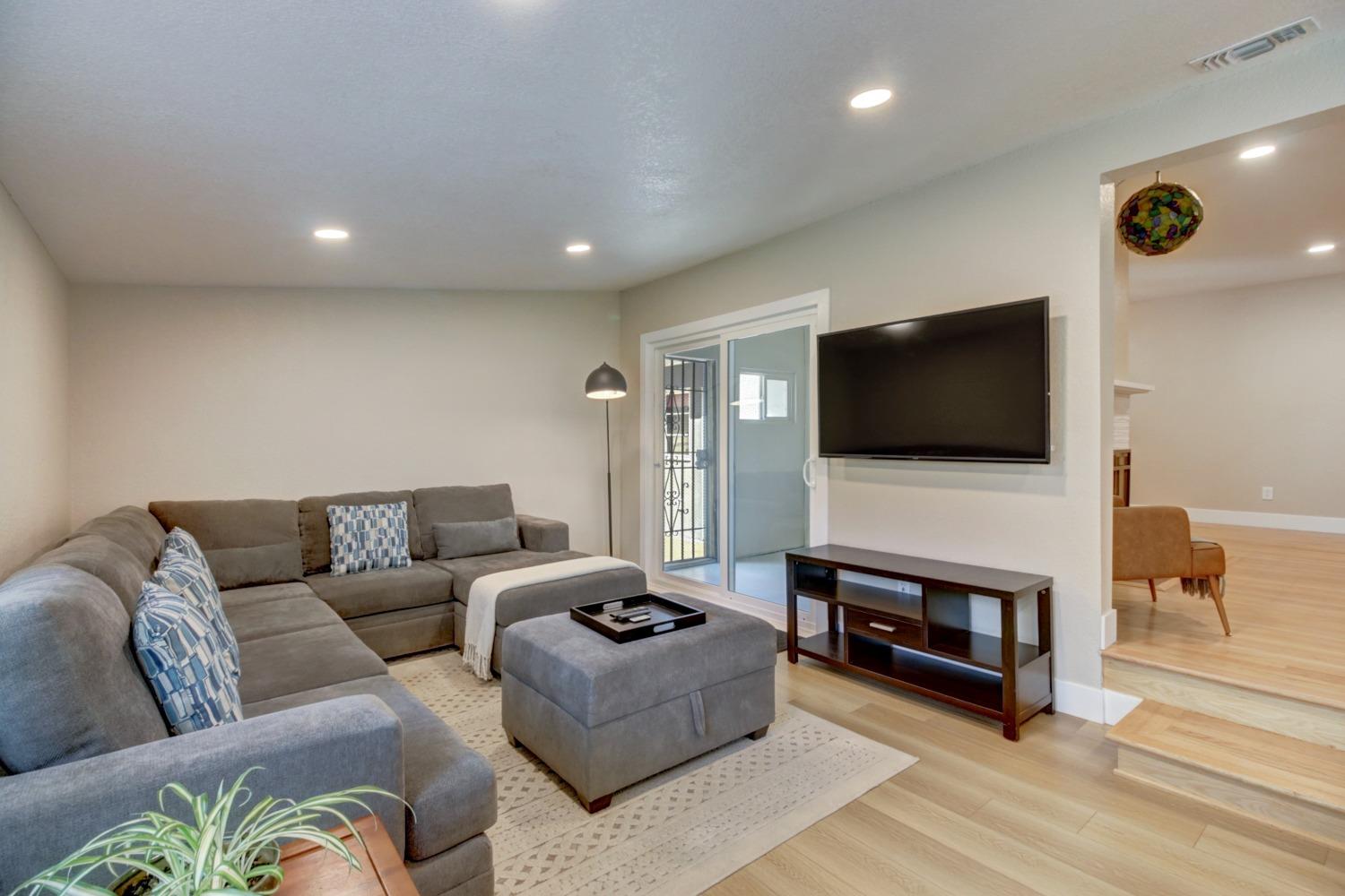 Detail Gallery Image 5 of 50 For 2920 Maison Way, Sacramento,  CA 95864 - 3 Beds | 1 Baths
