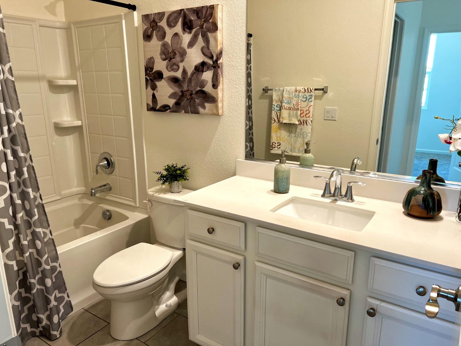 Detail Gallery Image 20 of 29 For 2542 Natomas Crossing Dr, Sacramento,  CA 95834 - 3 Beds | 2/1 Baths