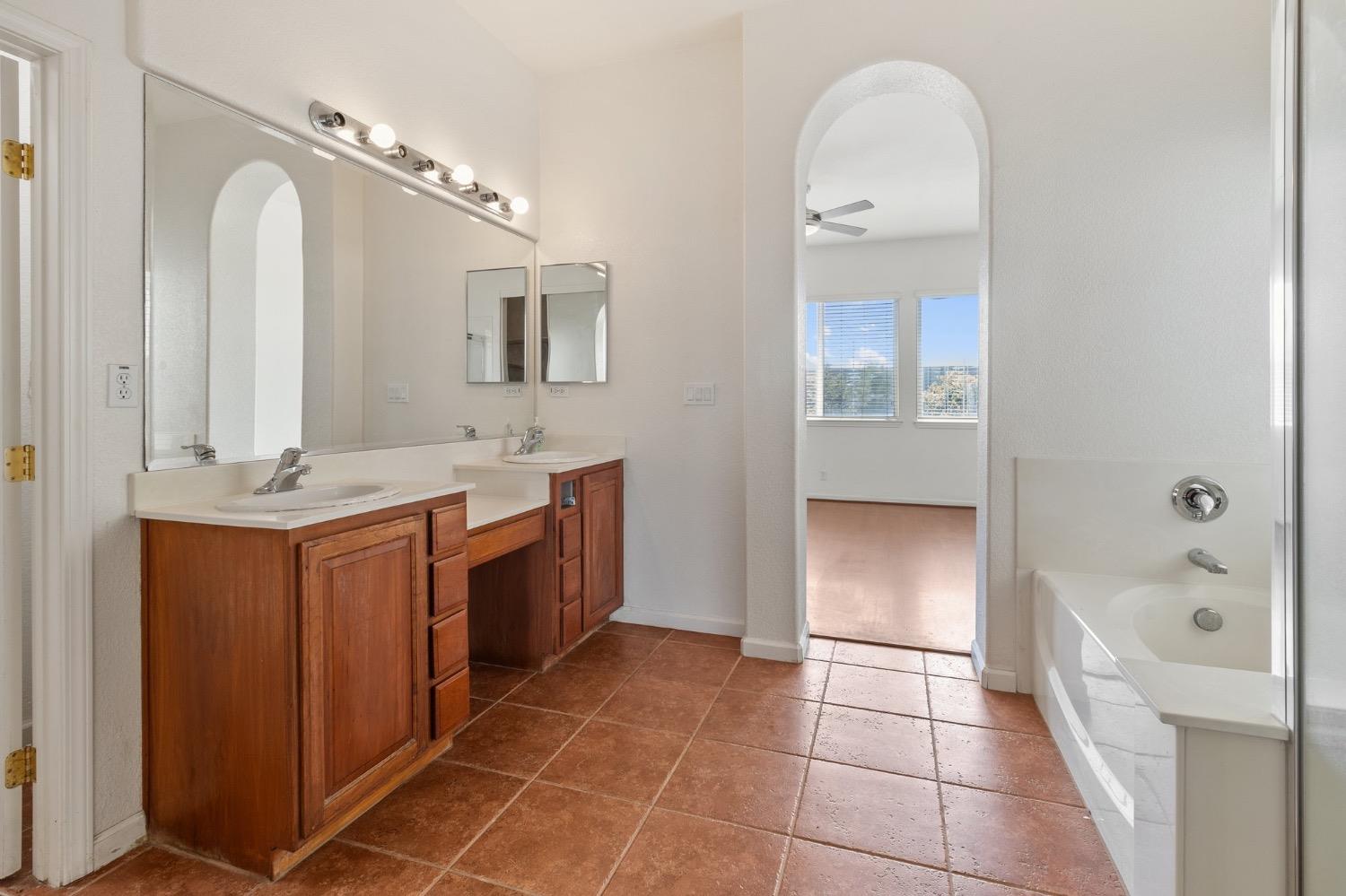Detail Gallery Image 13 of 38 For 554 Bonanza Dr, Newman,  CA 95360 - 3 Beds | 2 Baths