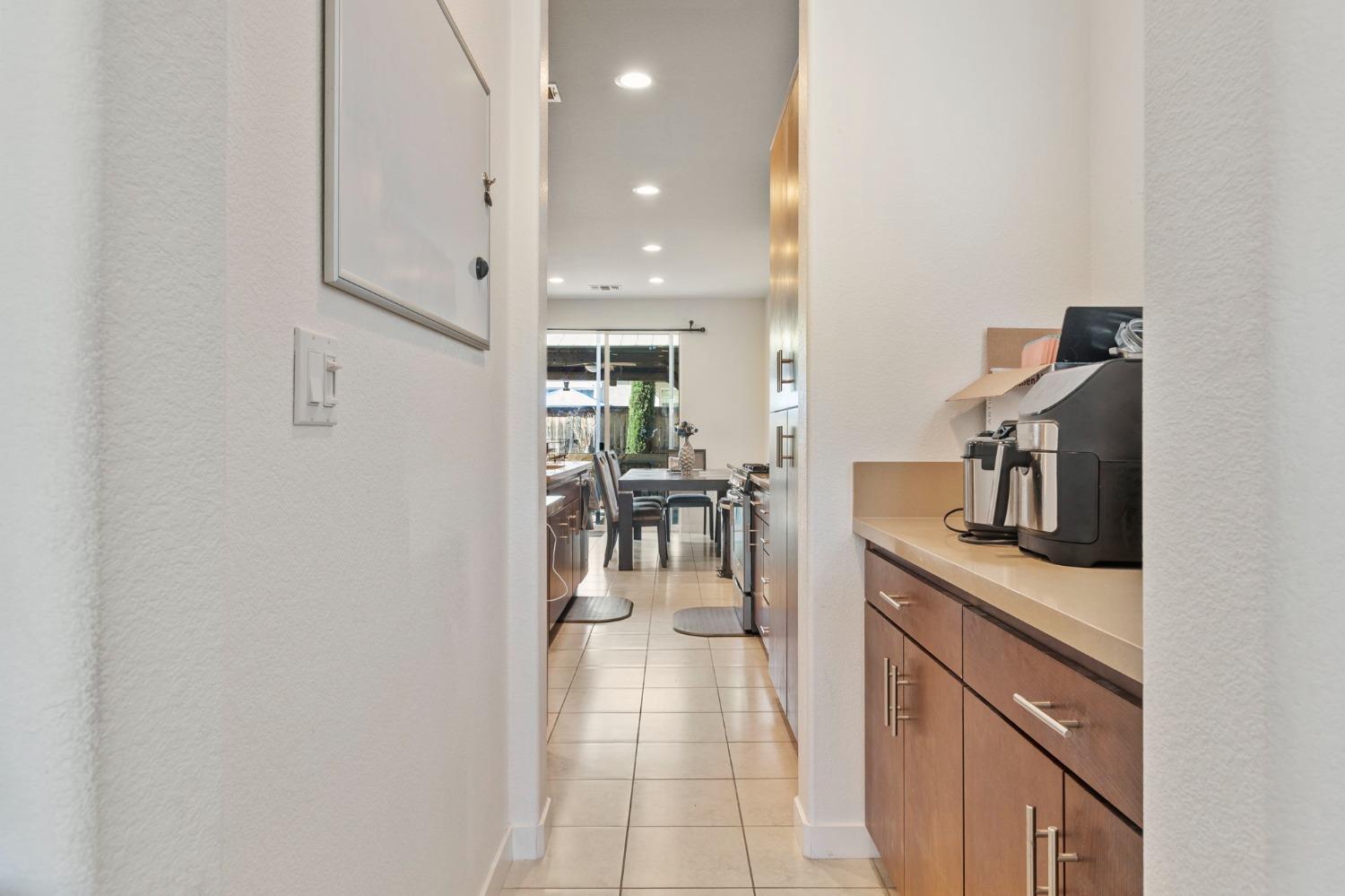 Detail Gallery Image 6 of 29 For 20744 Fairway Dr, Patterson,  CA 95363 - 5 Beds | 3/1 Baths