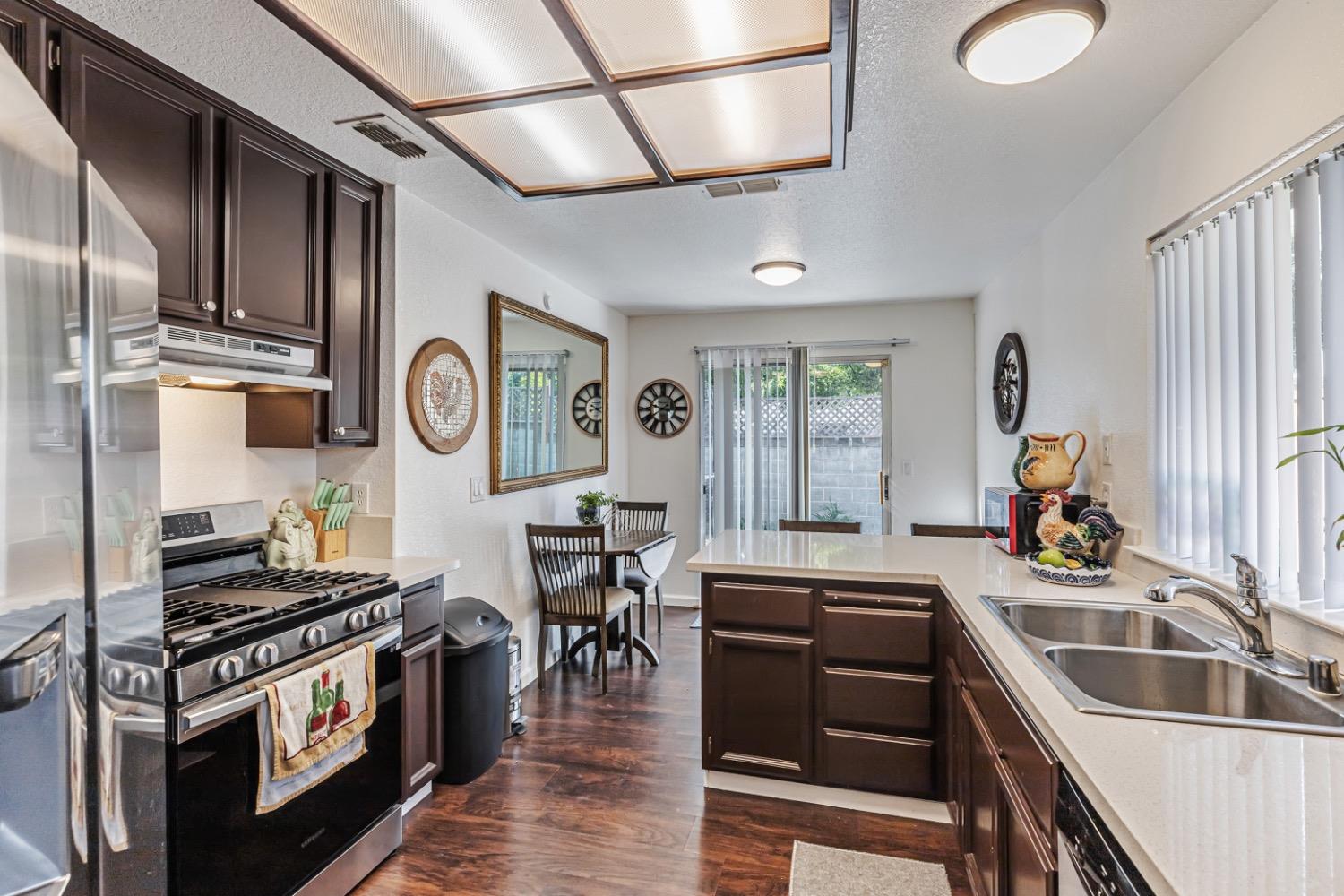 Detail Gallery Image 4 of 35 For 7415 Fireweed Cir, Citrus Heights,  CA 95610 - 3 Beds | 2 Baths