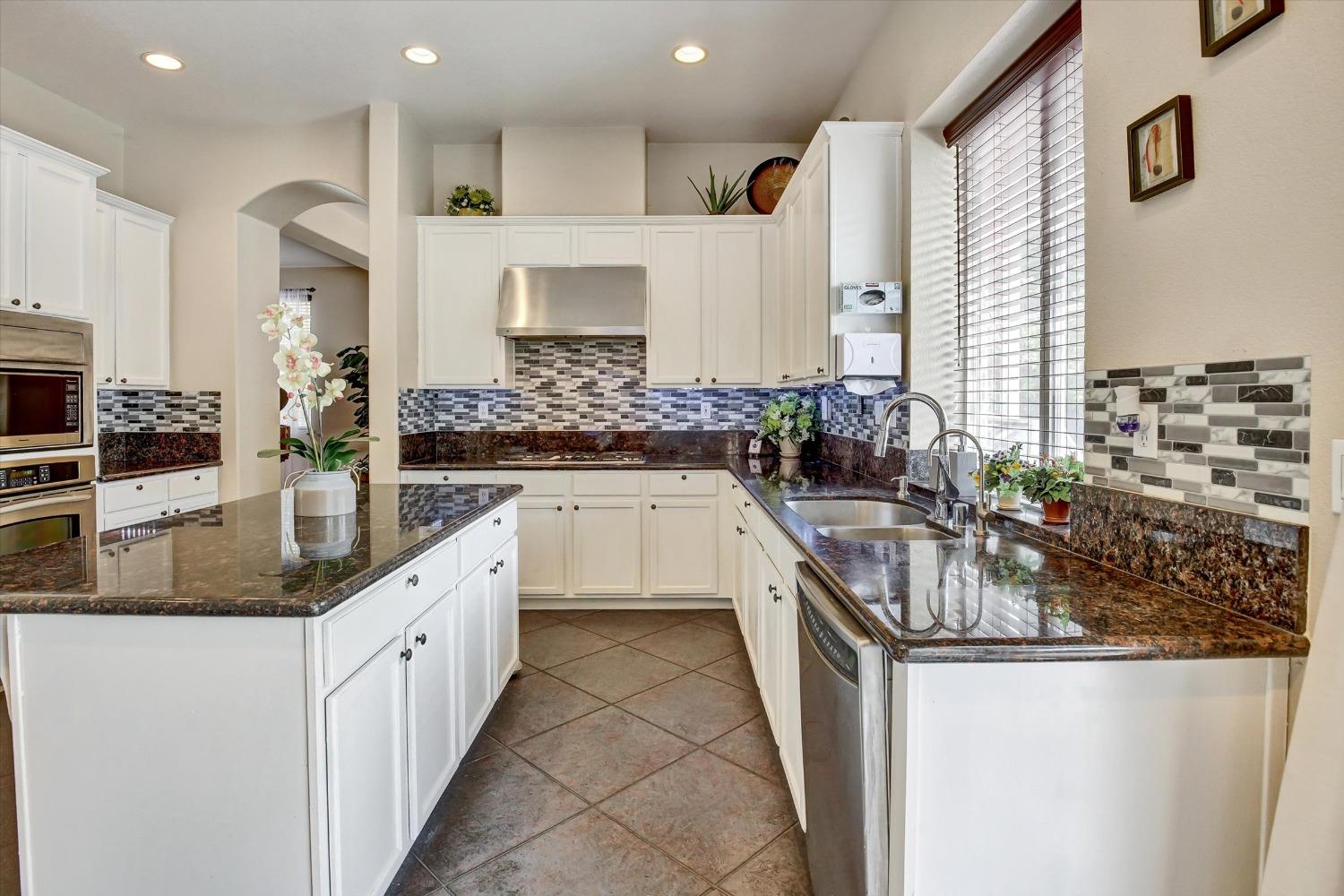 Detail Gallery Image 53 of 65 For 9500 Chicory Field Way, Elk Grove,  CA 95624 - 5 Beds | 4 Baths