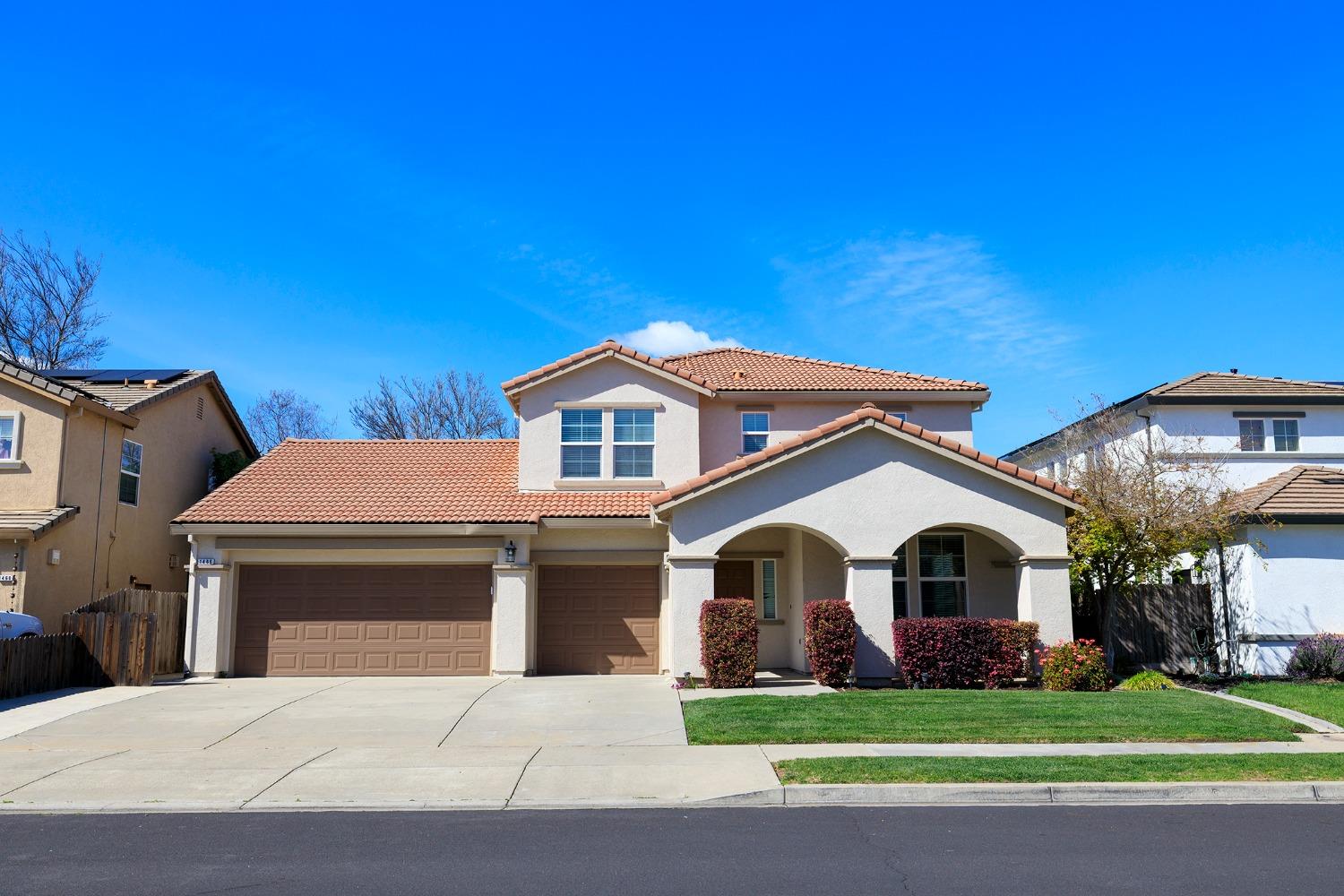 Detail Gallery Image 1 of 53 For 1466 Grand Oak Way, Oakdale,  CA 95361 - 5 Beds | 3 Baths