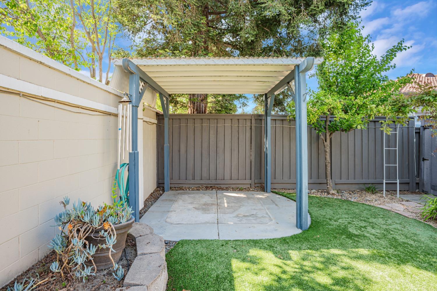 Detail Gallery Image 24 of 26 For 9505 Emerald Cove Ln, Elk Grove,  CA 95758 - 3 Beds | 2 Baths