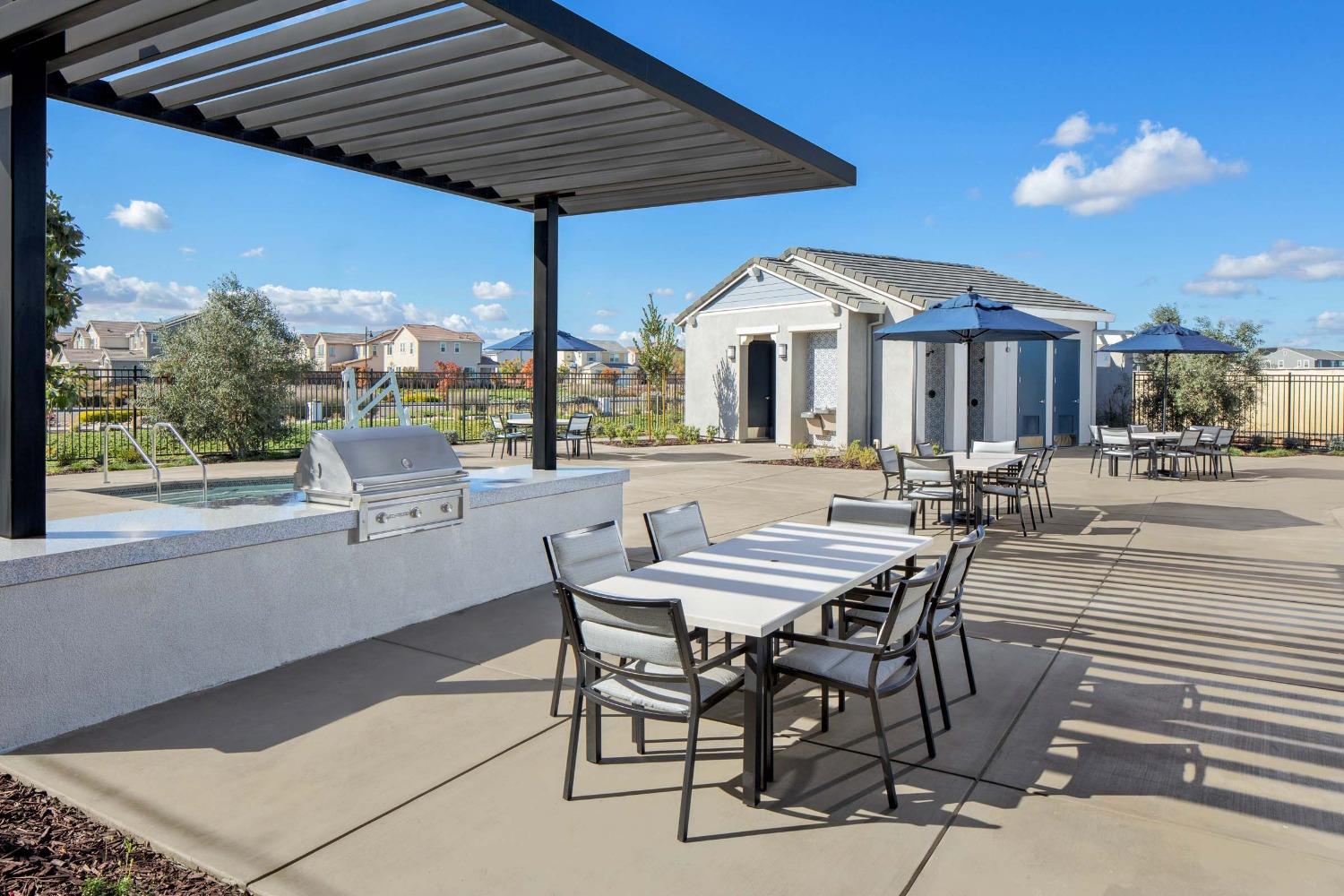 Detail Gallery Image 7 of 8 For 2610 Night Bloom Way, Lathrop,  CA 95330 - 3 Beds | 2/1 Baths