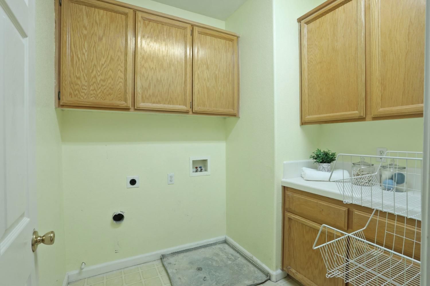 Detail Gallery Image 55 of 65 For 9572 Crystal Water Way, Elk Grove,  CA 95624 - 6 Beds | 4/1 Baths