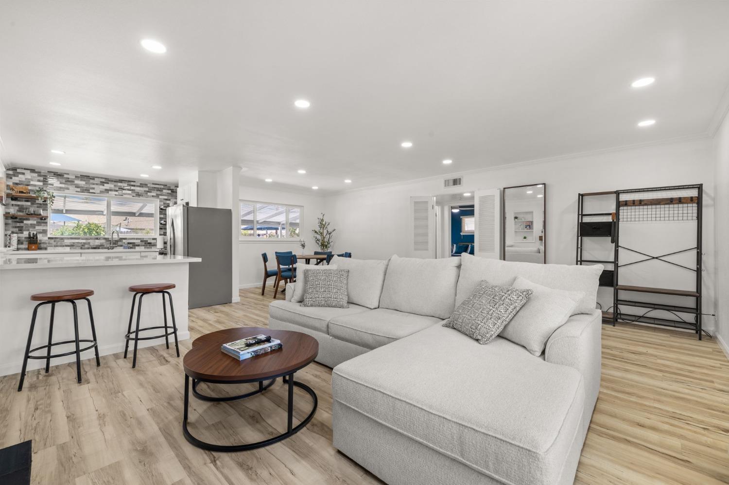 Detail Gallery Image 12 of 18 For 7409 East Pkwy, Sacramento,  CA 95823 - 4 Beds | 2 Baths