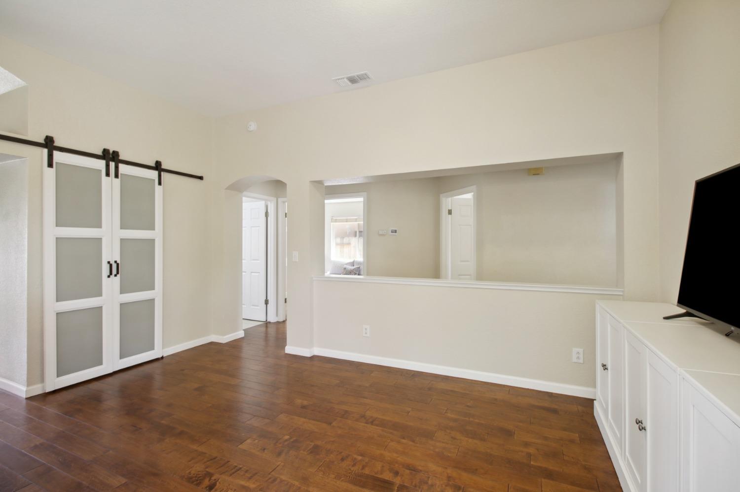 Detail Gallery Image 11 of 57 For 10092 Teddington Way, Elk Grove,  CA 95624 - 3 Beds | 2 Baths
