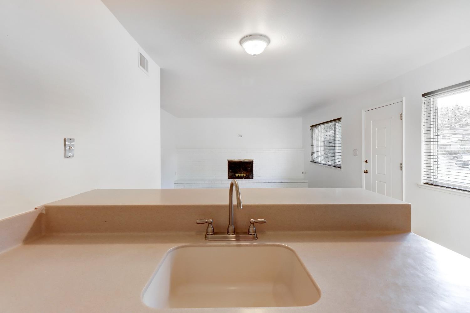 Detail Gallery Image 16 of 22 For 1914 El Paso Ave #1,  Davis,  CA 95618 - 2 Beds | 1 Baths