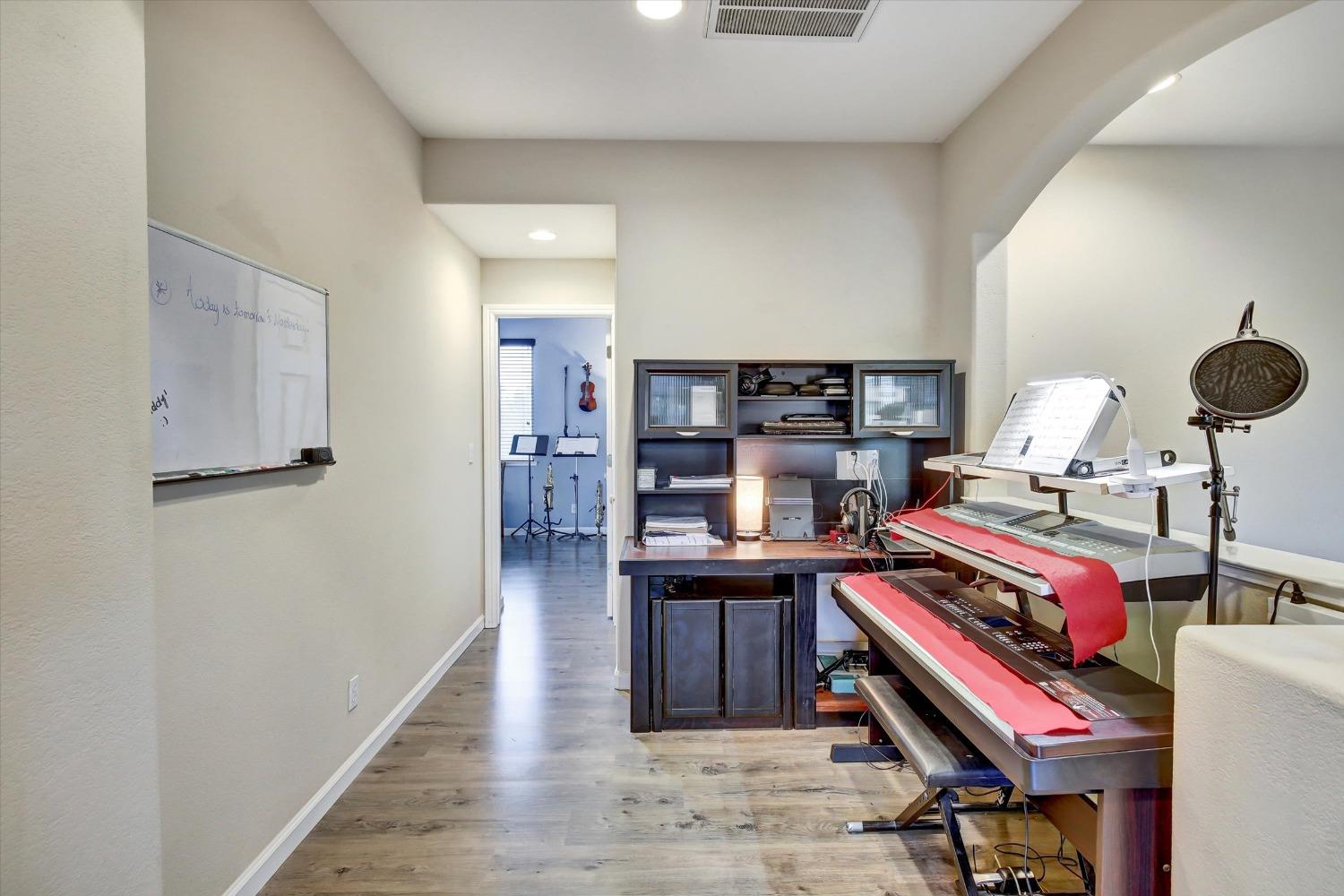 Detail Gallery Image 29 of 65 For 9500 Chicory Field Way, Elk Grove,  CA 95624 - 5 Beds | 4 Baths