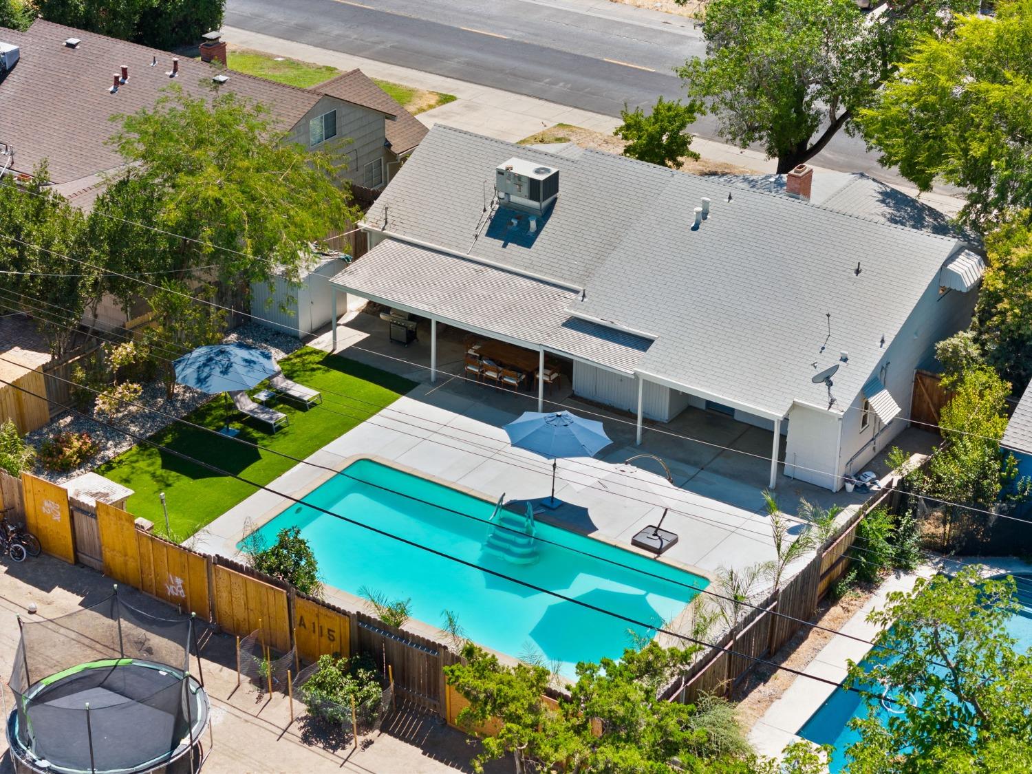 Detail Gallery Image 1 of 18 For 7409 East Pkwy, Sacramento,  CA 95823 - 4 Beds | 2 Baths