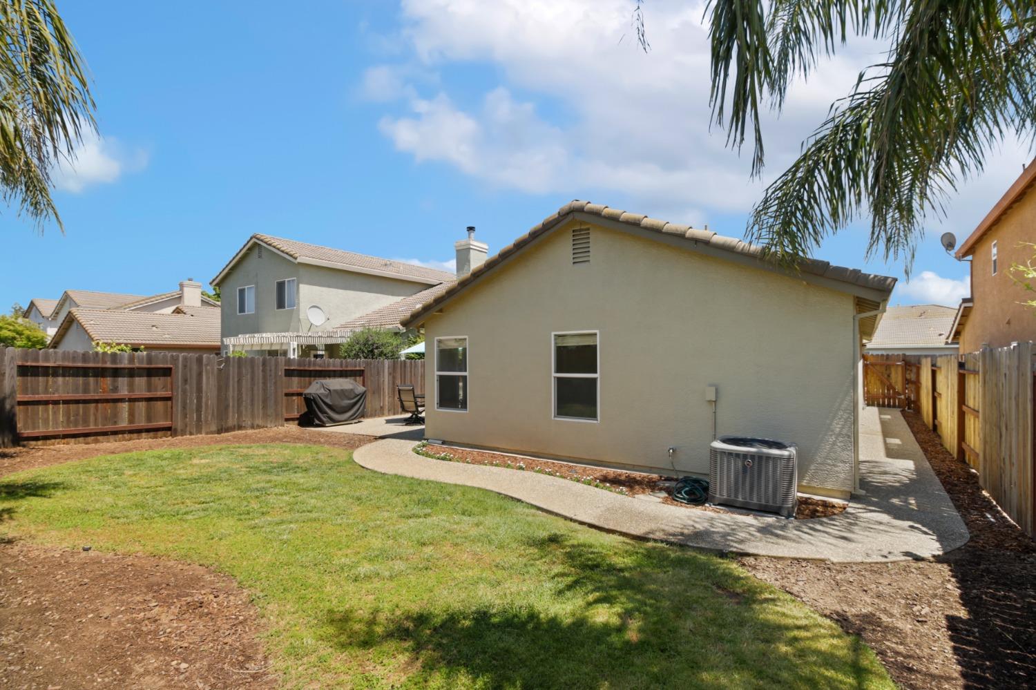 Detail Gallery Image 47 of 57 For 10092 Teddington Way, Elk Grove,  CA 95624 - 3 Beds | 2 Baths