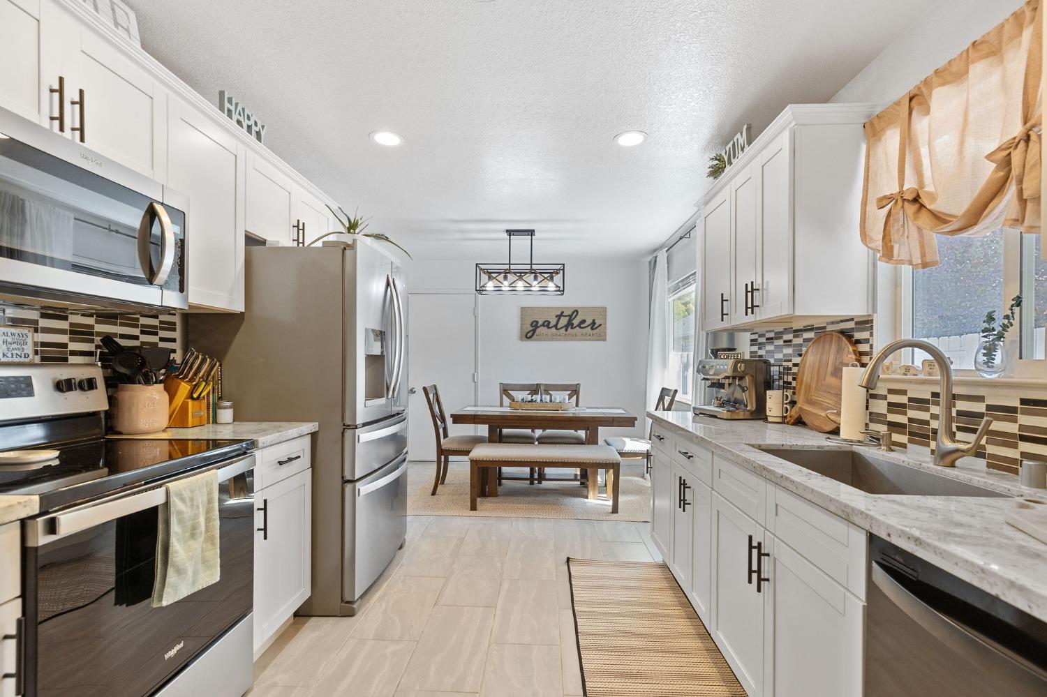 Detail Gallery Image 13 of 42 For 5224 North Ave, Carmichael,  CA 95608 - 3 Beds | 2 Baths