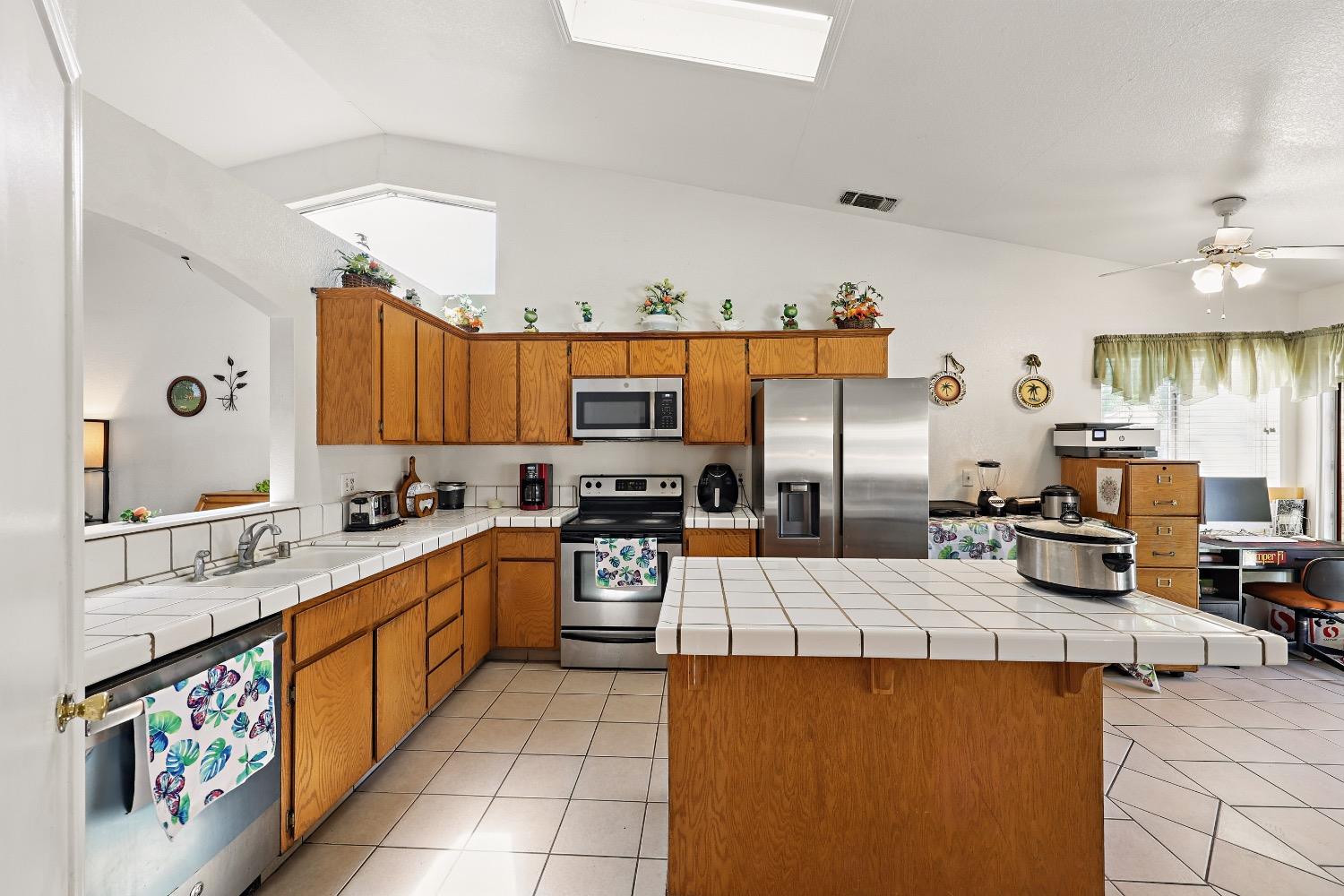 Detail Gallery Image 7 of 24 For 1482 Pintail Cir, Los Banos,  CA 93635 - 3 Beds | 2 Baths