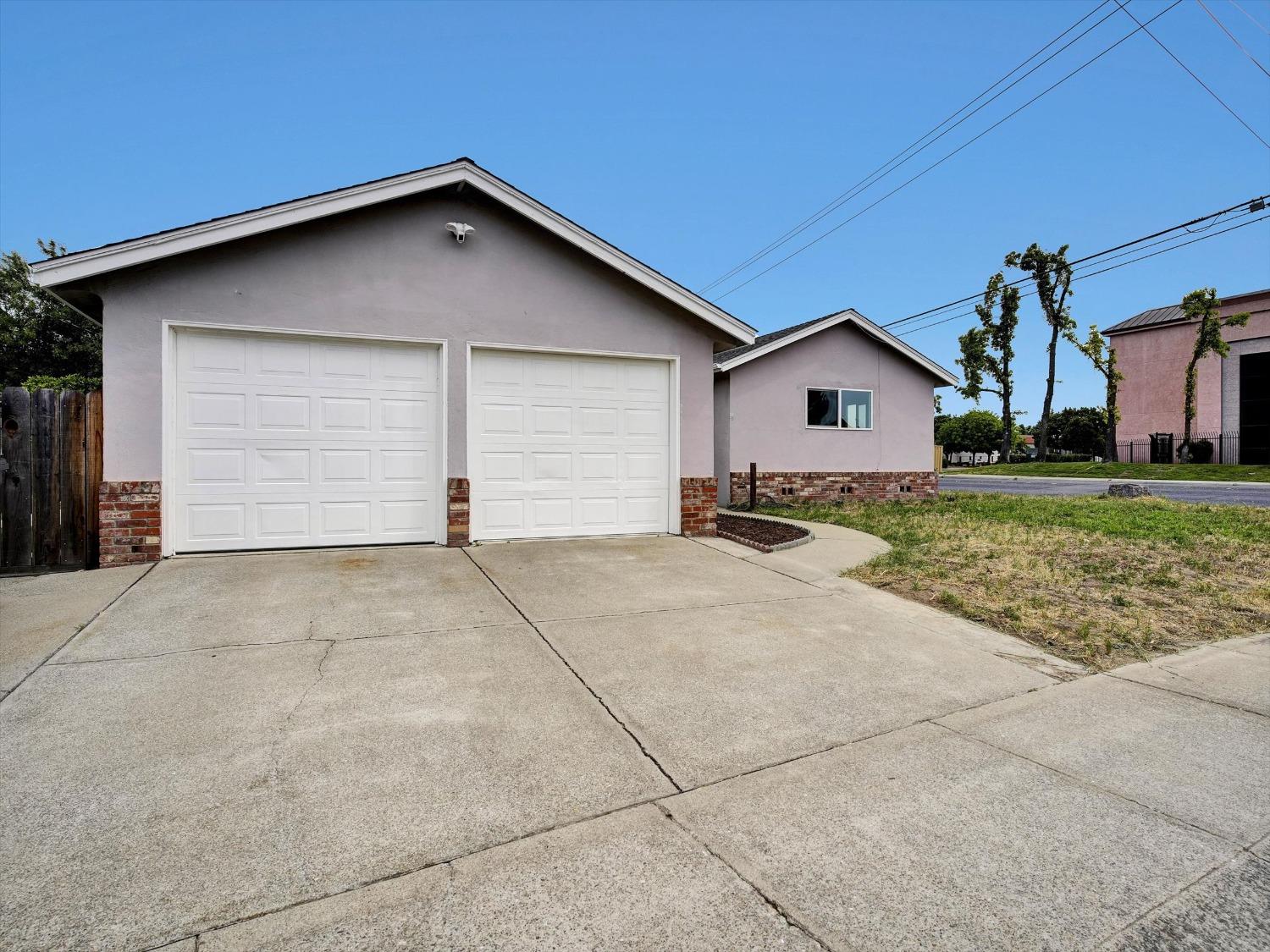 Pine Street, Manteca, California image 2