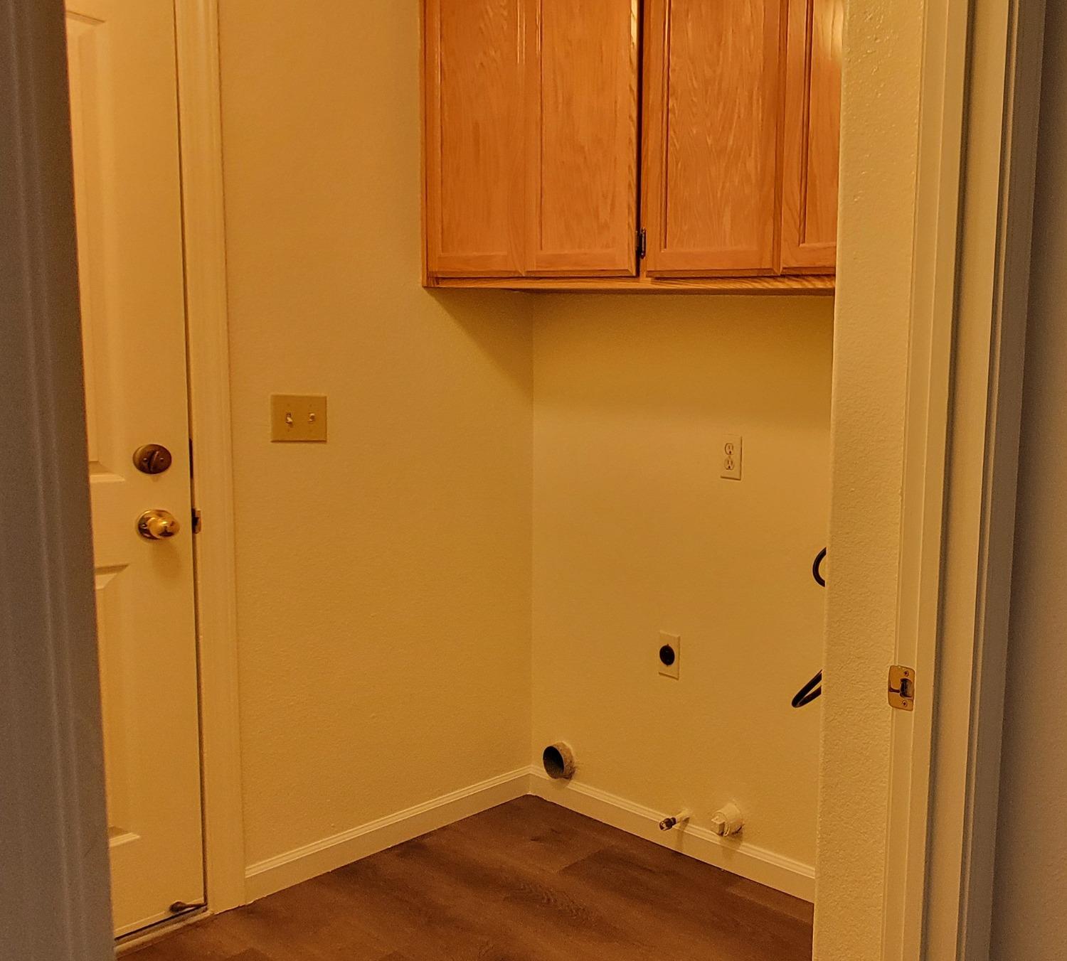Detail Gallery Image 10 of 13 For 8239 Leesburg Way, Elk Grove,  CA 95624 - 3 Beds | 2 Baths