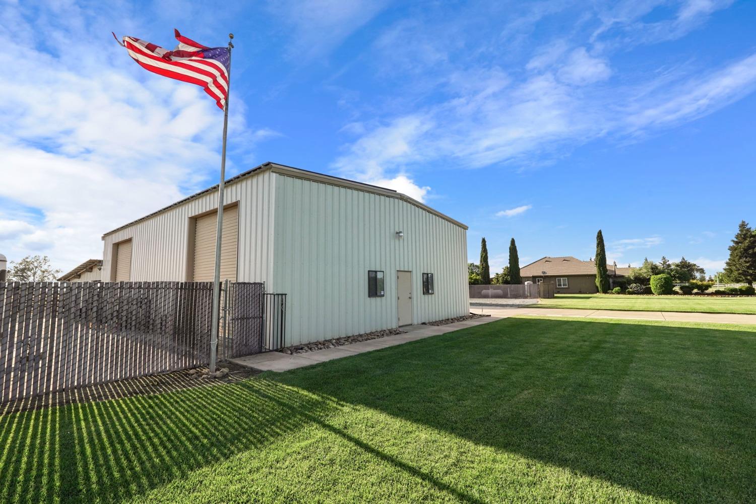Detail Gallery Image 12 of 63 For 22947 N Samra Hayer Ln, Acampo,  CA 95220 - 4 Beds | 2/1 Baths