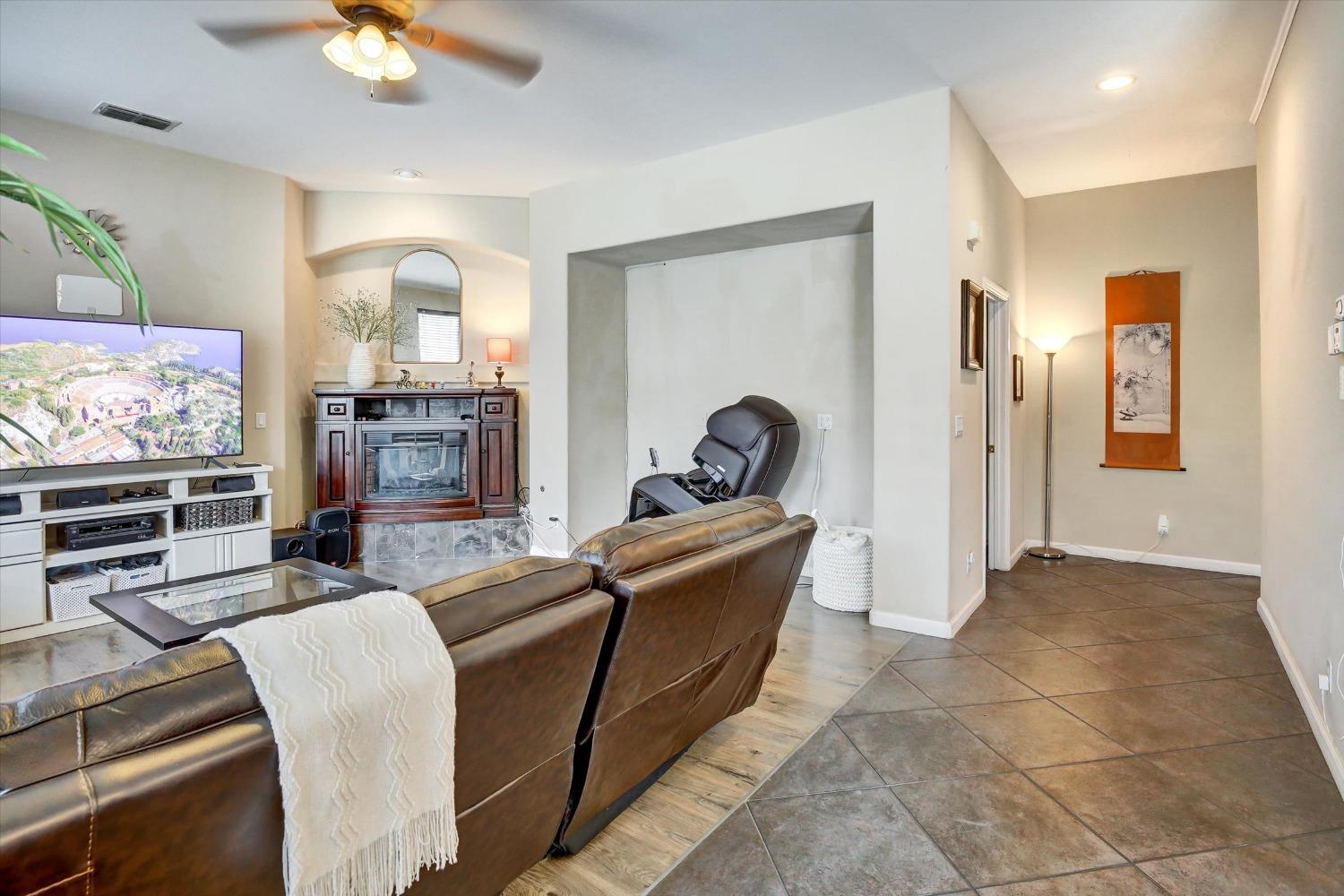 Detail Gallery Image 15 of 65 For 9500 Chicory Field Way, Elk Grove,  CA 95624 - 5 Beds | 4 Baths