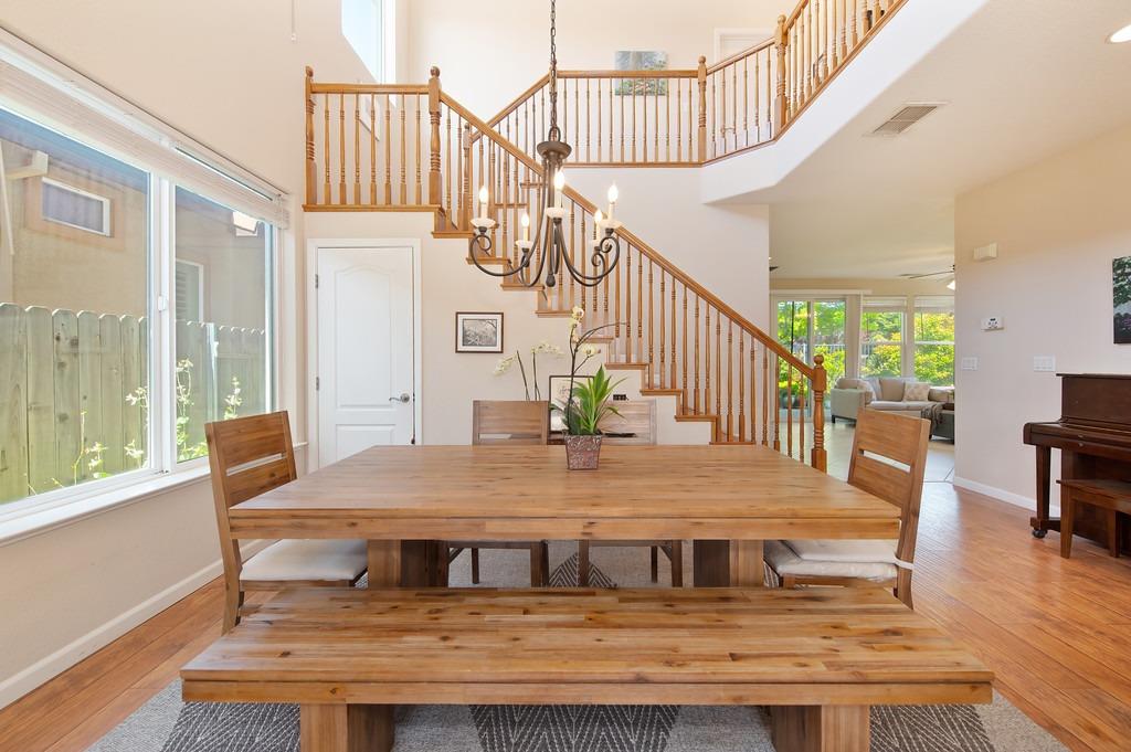 Detail Gallery Image 6 of 49 For 3532 Nouveau Way, Rancho Cordova,  CA 95670 - 4 Beds | 3 Baths