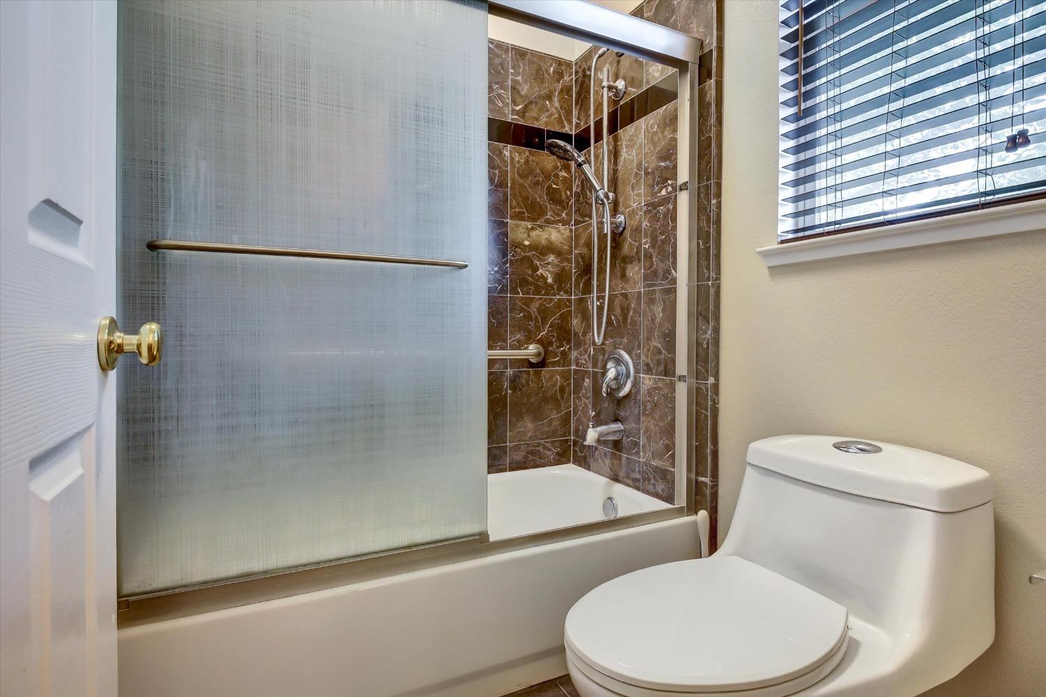 Detail Gallery Image 36 of 65 For 9500 Chicory Field Way, Elk Grove,  CA 95624 - 5 Beds | 4 Baths