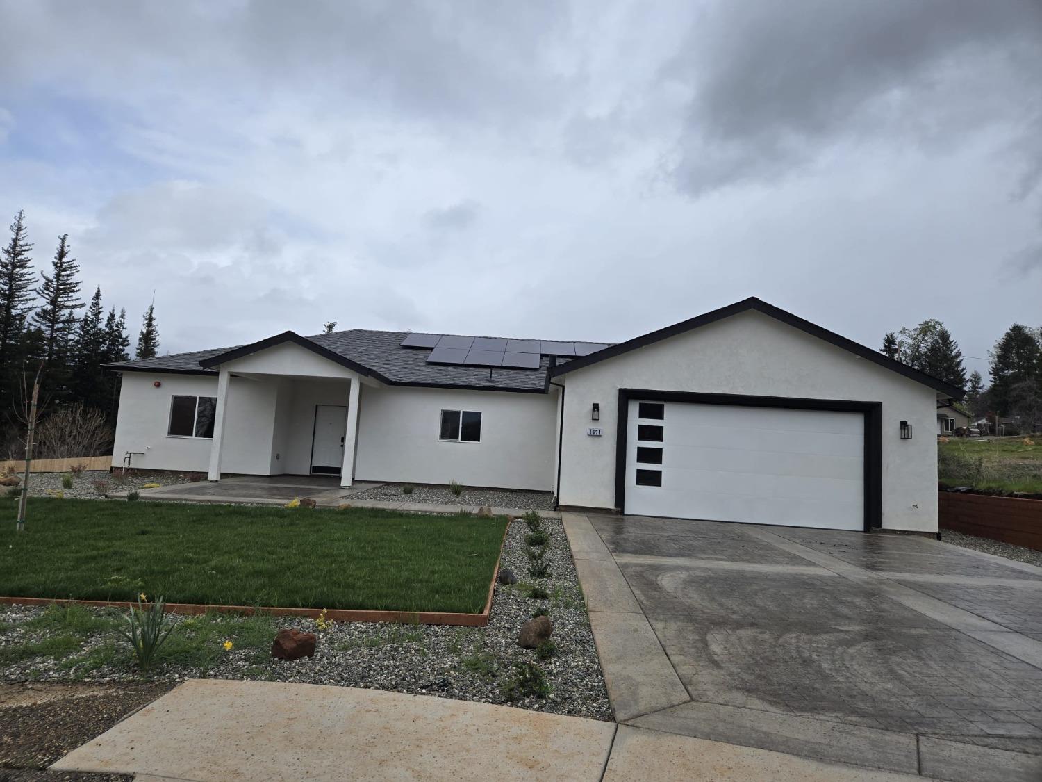 Detail Gallery Image 1 of 35 For 1671 Sweetbriar Ln, Paradise,  CA 95969 - 3 Beds | 2 Baths