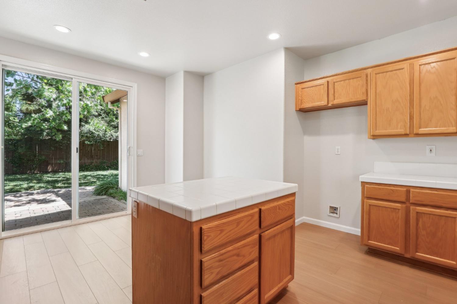 Detail Gallery Image 6 of 43 For 1707 Danbrook Dr, Sacramento,  CA 95835 - 3 Beds | 2 Baths
