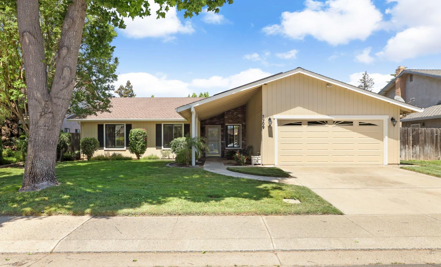 Detail Gallery Image 1 of 62 For 2909 Estate Dr, Stockton,  CA 95209 - 4 Beds | 2 Baths