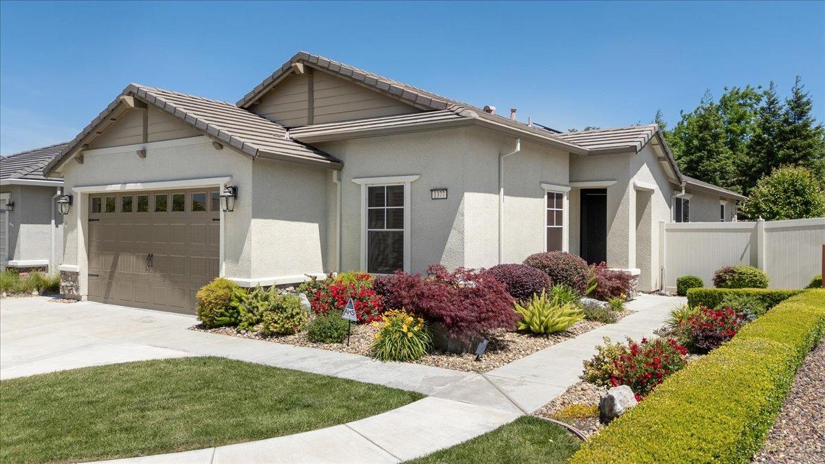 Detail Gallery Image 3 of 84 For 1377 Arbor Brook Dr, Manteca,  CA 95336 - 3 Beds | 2 Baths