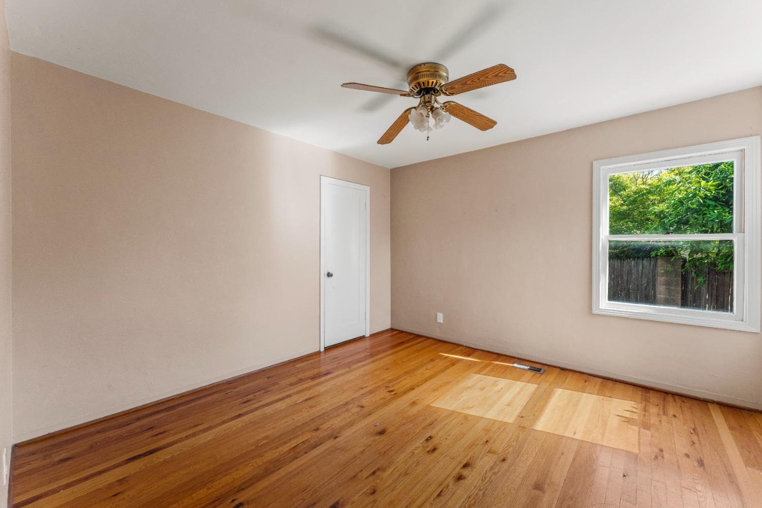 Detail Gallery Image 18 of 33 For 5936 11th Ave, Sacramento,  CA 95820 - 3 Beds | 1 Baths