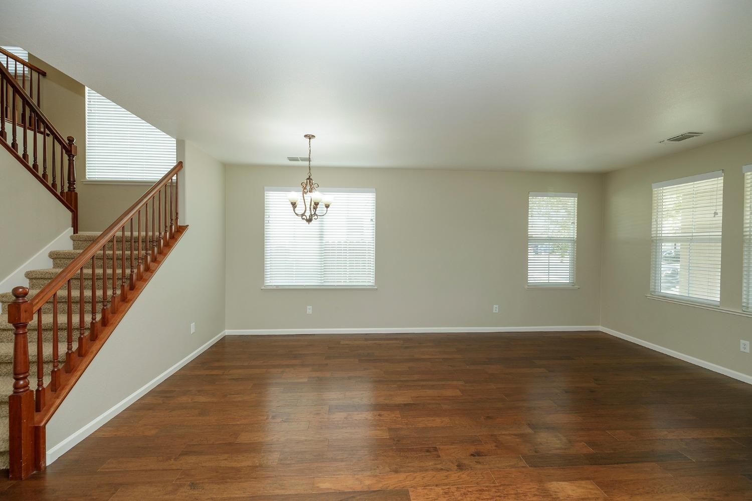 Detail Gallery Image 3 of 53 For 1466 Grand Oak Way, Oakdale,  CA 95361 - 5 Beds | 3 Baths