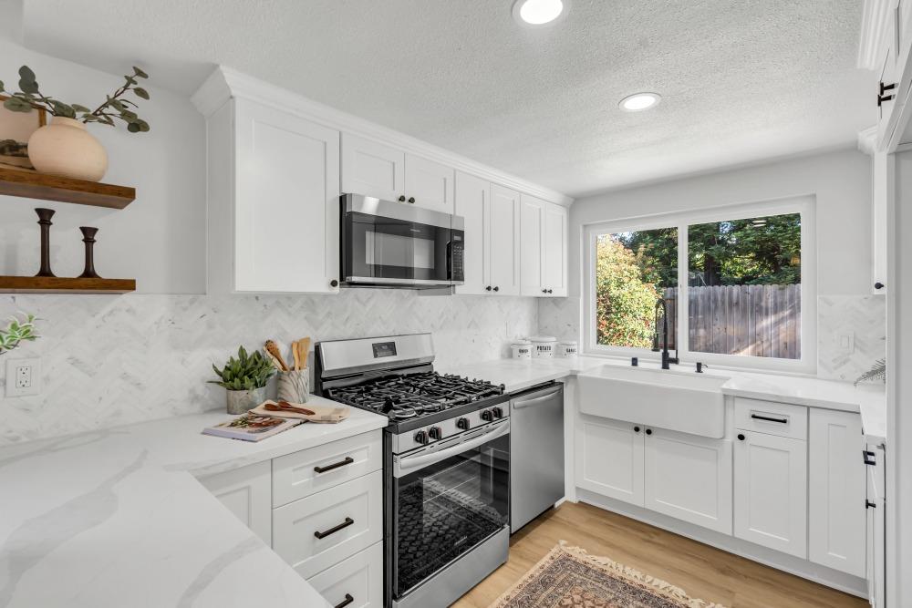 Detail Gallery Image 12 of 33 For 9049 Meadowsweet Way, Elk Grove,  CA 95624 - 4 Beds | 2 Baths