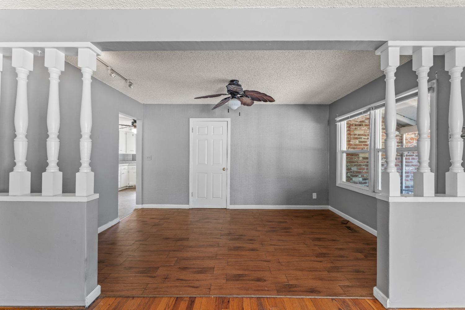 Detail Gallery Image 9 of 33 For 5936 11th Ave, Sacramento,  CA 95820 - 3 Beds | 1 Baths