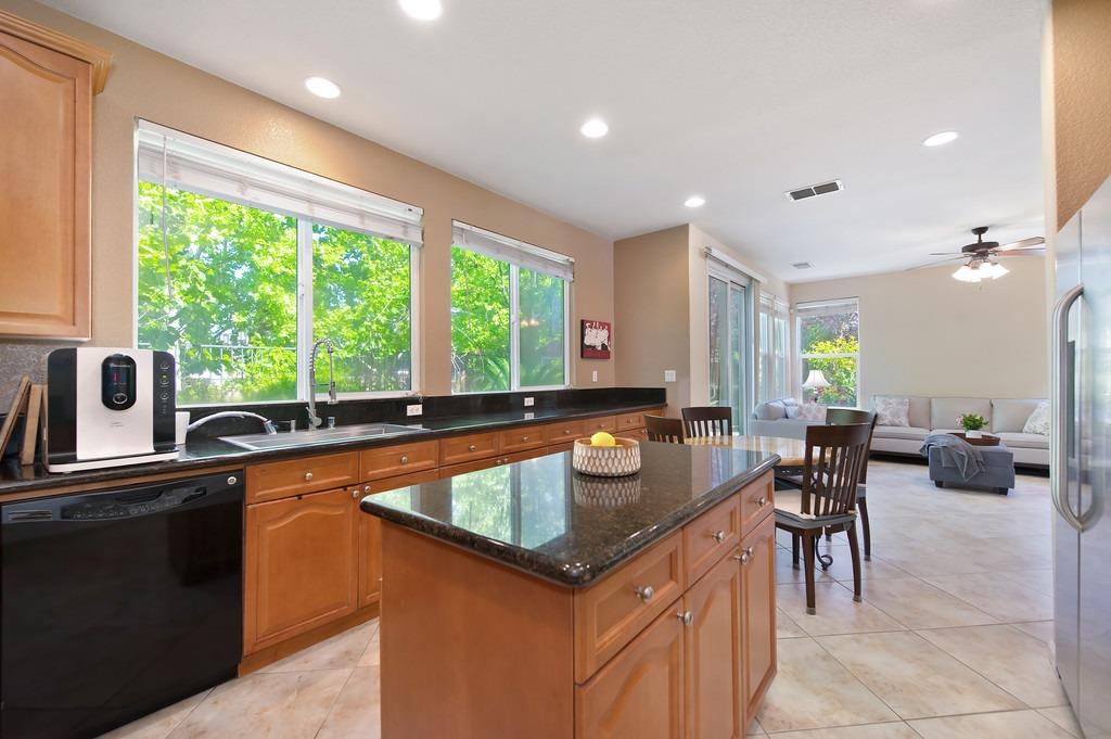 Detail Gallery Image 16 of 49 For 3532 Nouveau Way, Rancho Cordova,  CA 95670 - 4 Beds | 3 Baths