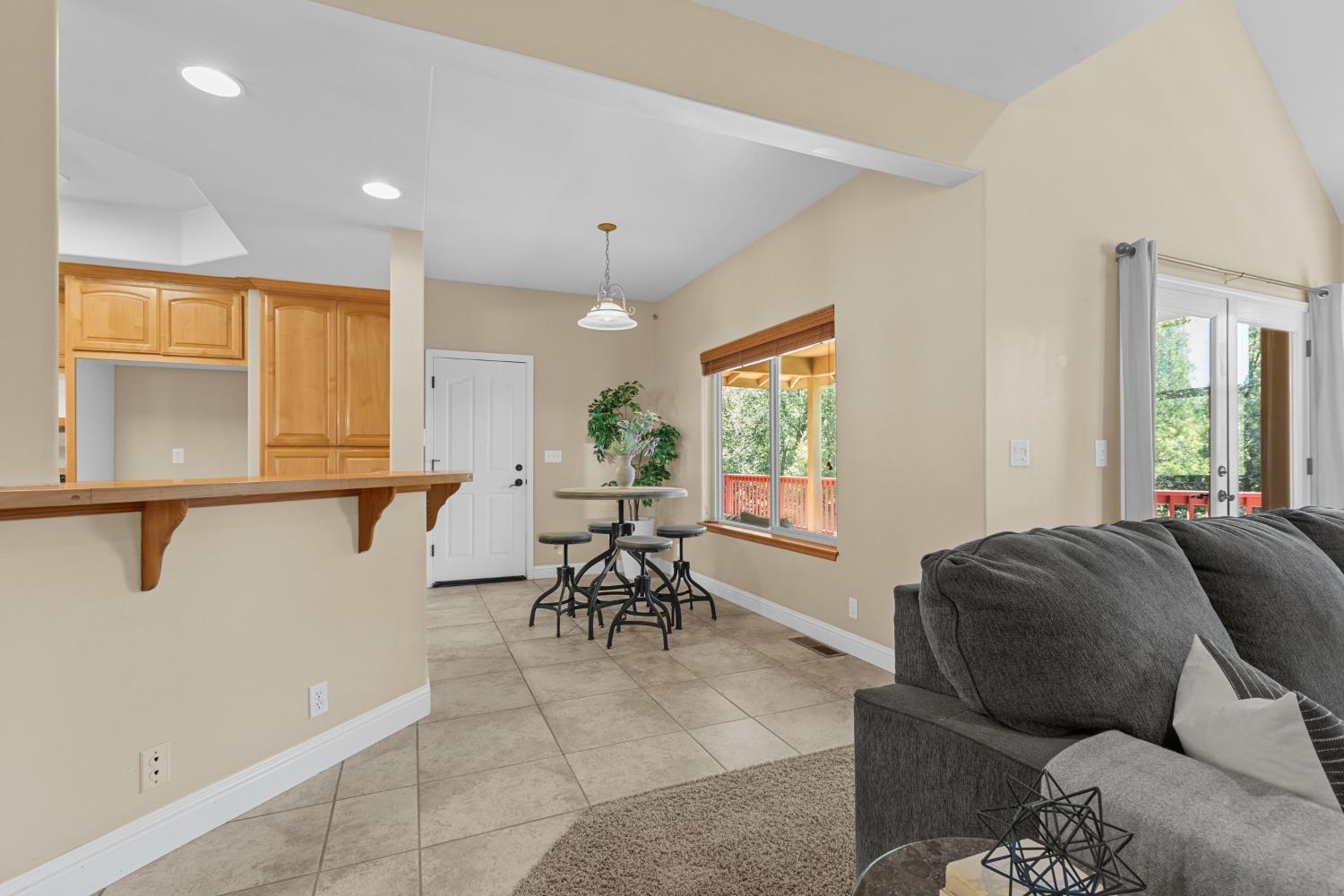Detail Gallery Image 13 of 49 For 12381 Mierkey Ct, Jackson,  CA 95642 - 4 Beds | 2/1 Baths