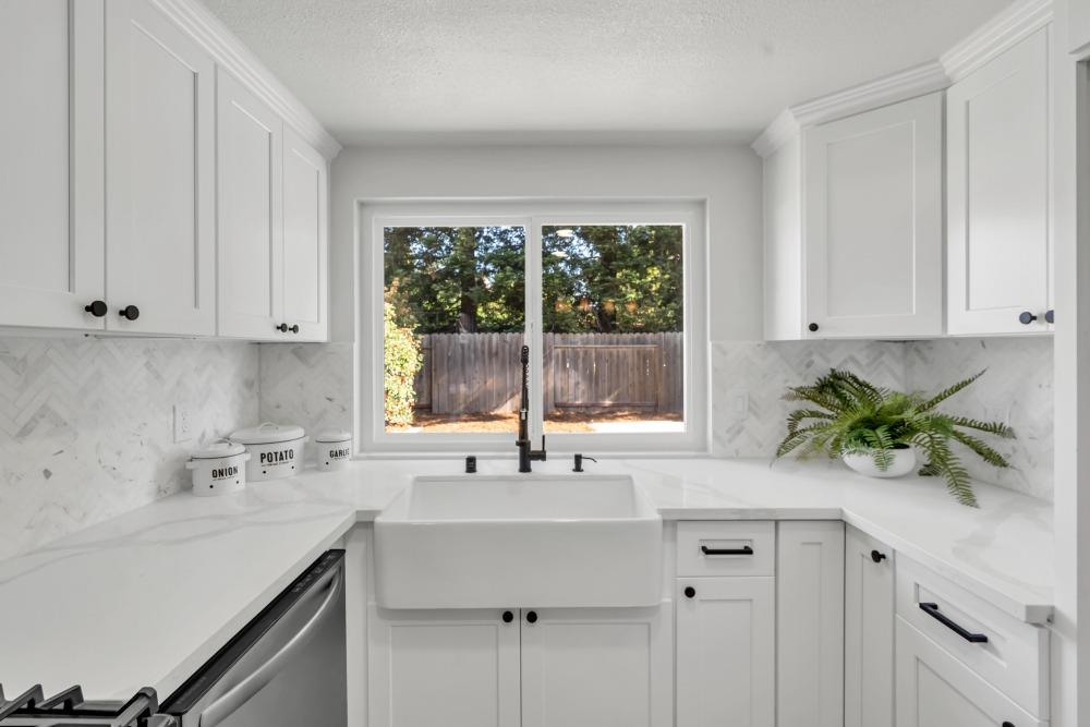 Detail Gallery Image 14 of 33 For 9049 Meadowsweet Way, Elk Grove,  CA 95624 - 4 Beds | 2 Baths