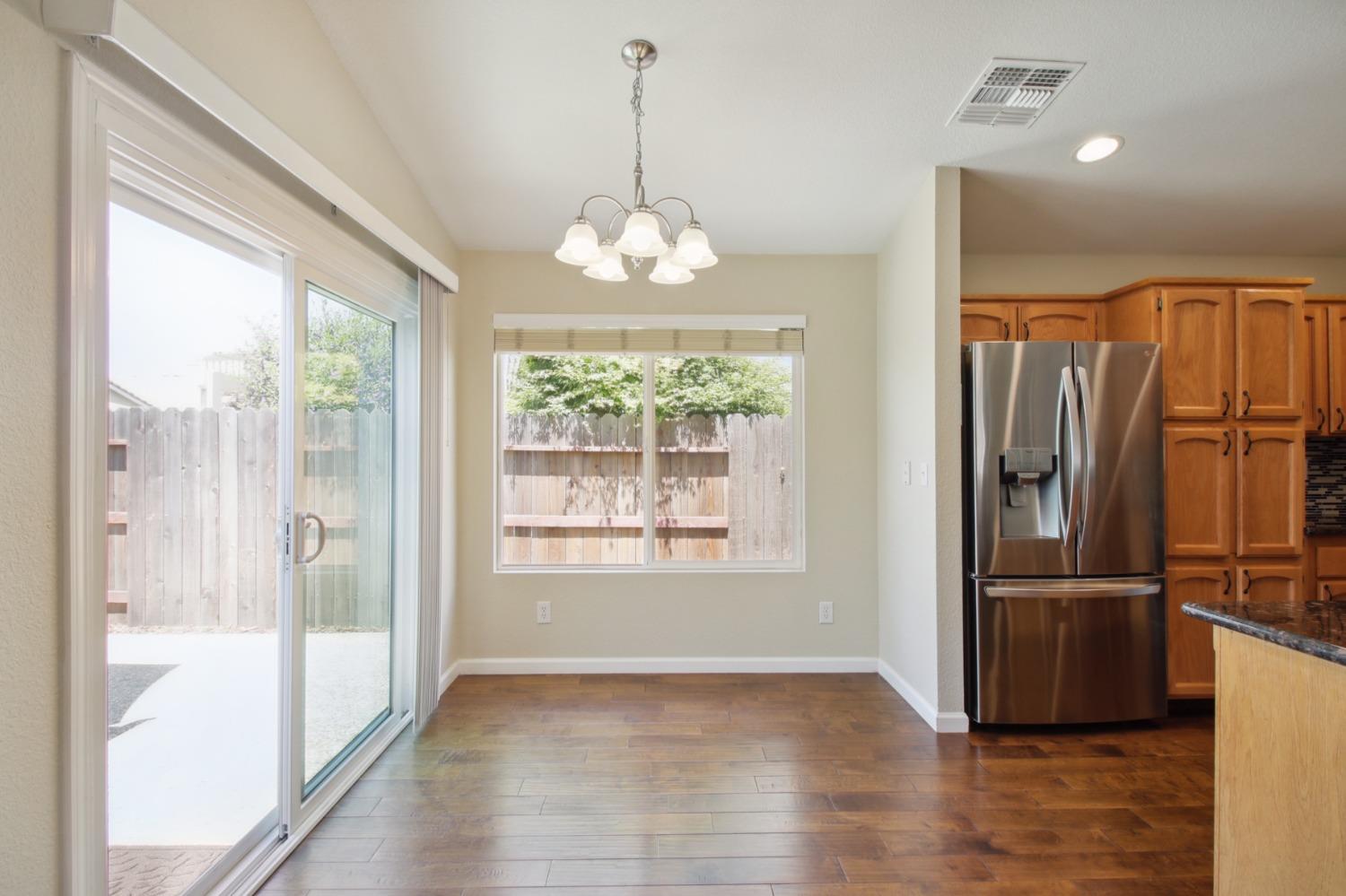 Detail Gallery Image 22 of 57 For 10092 Teddington Way, Elk Grove,  CA 95624 - 3 Beds | 2 Baths