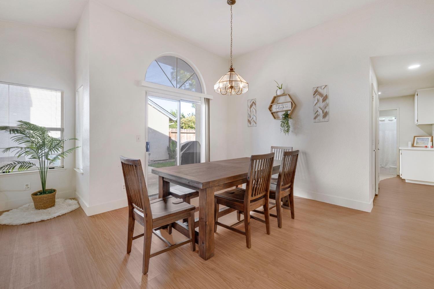 Detail Gallery Image 16 of 36 For 7101 Sutherland Way, Elk Grove,  CA 95758 - 3 Beds | 2 Baths