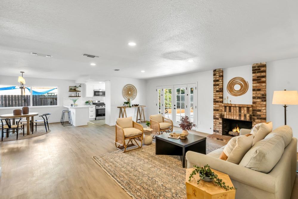 Detail Gallery Image 5 of 33 For 9049 Meadowsweet Way, Elk Grove,  CA 95624 - 4 Beds | 2 Baths