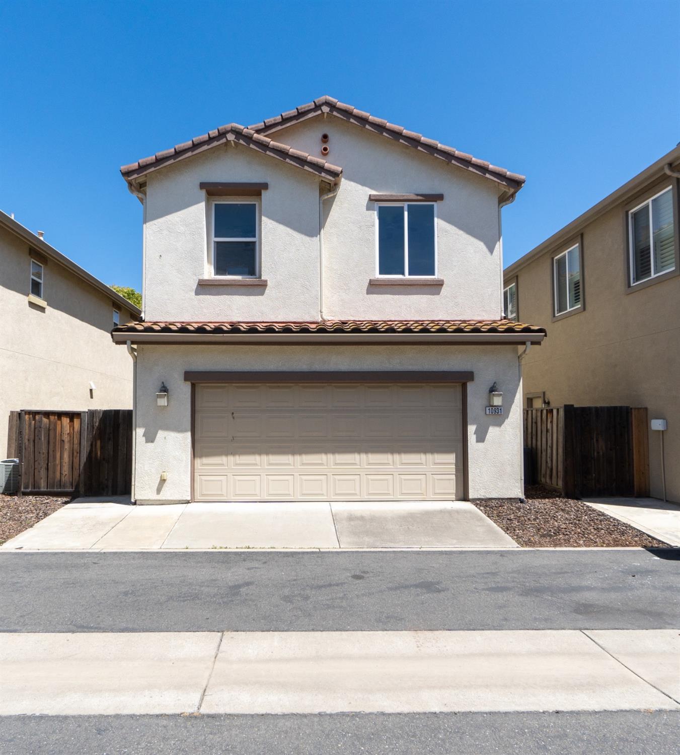 Detail Gallery Image 3 of 25 For 10931 Dutch Tulip Dr, Stockton,  CA 95209 - 4 Beds | 2/1 Baths