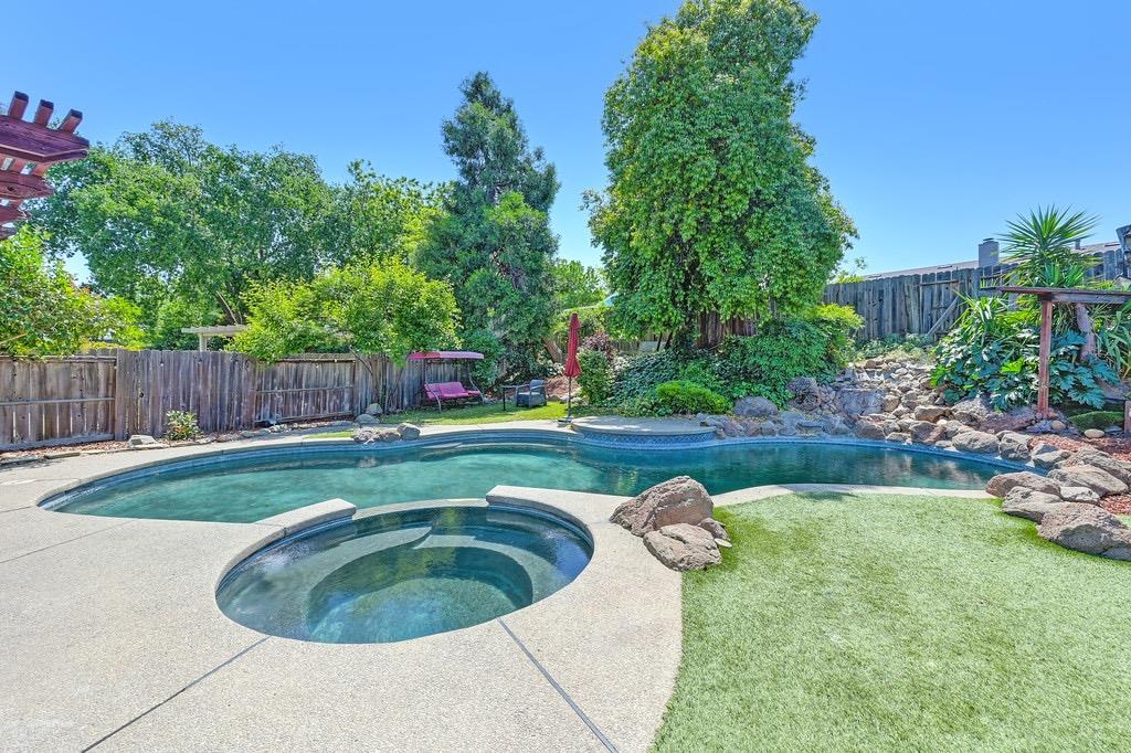 Detail Gallery Image 6 of 33 For 3928 Little Rock Dr, Antelope,  CA 95843 - 3 Beds | 2 Baths