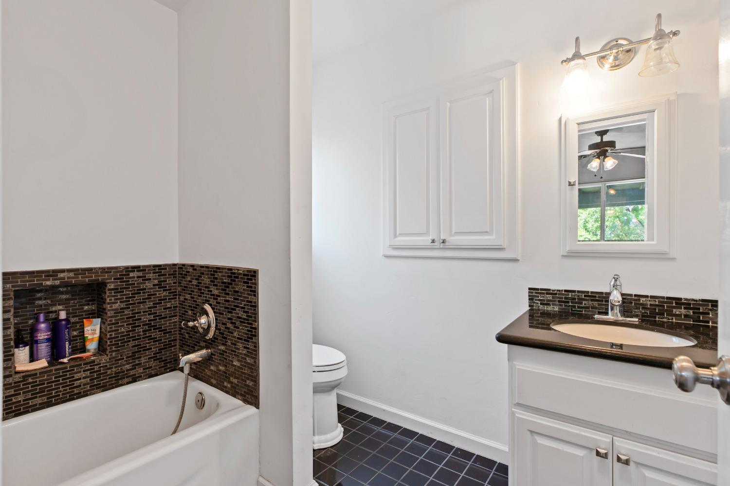 Detail Gallery Image 33 of 65 For 100 W Church Ln, Sonora,  CA 95370 - 4 Beds | 4 Baths