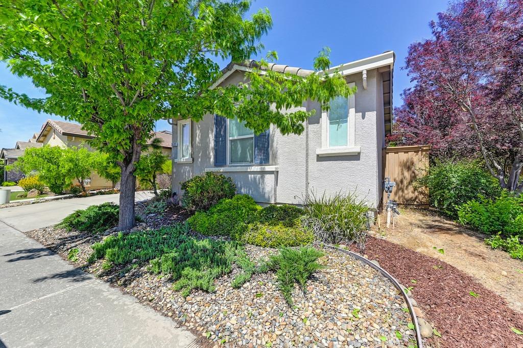 Detail Gallery Image 2 of 49 For 3532 Nouveau Way, Rancho Cordova,  CA 95670 - 4 Beds | 3 Baths