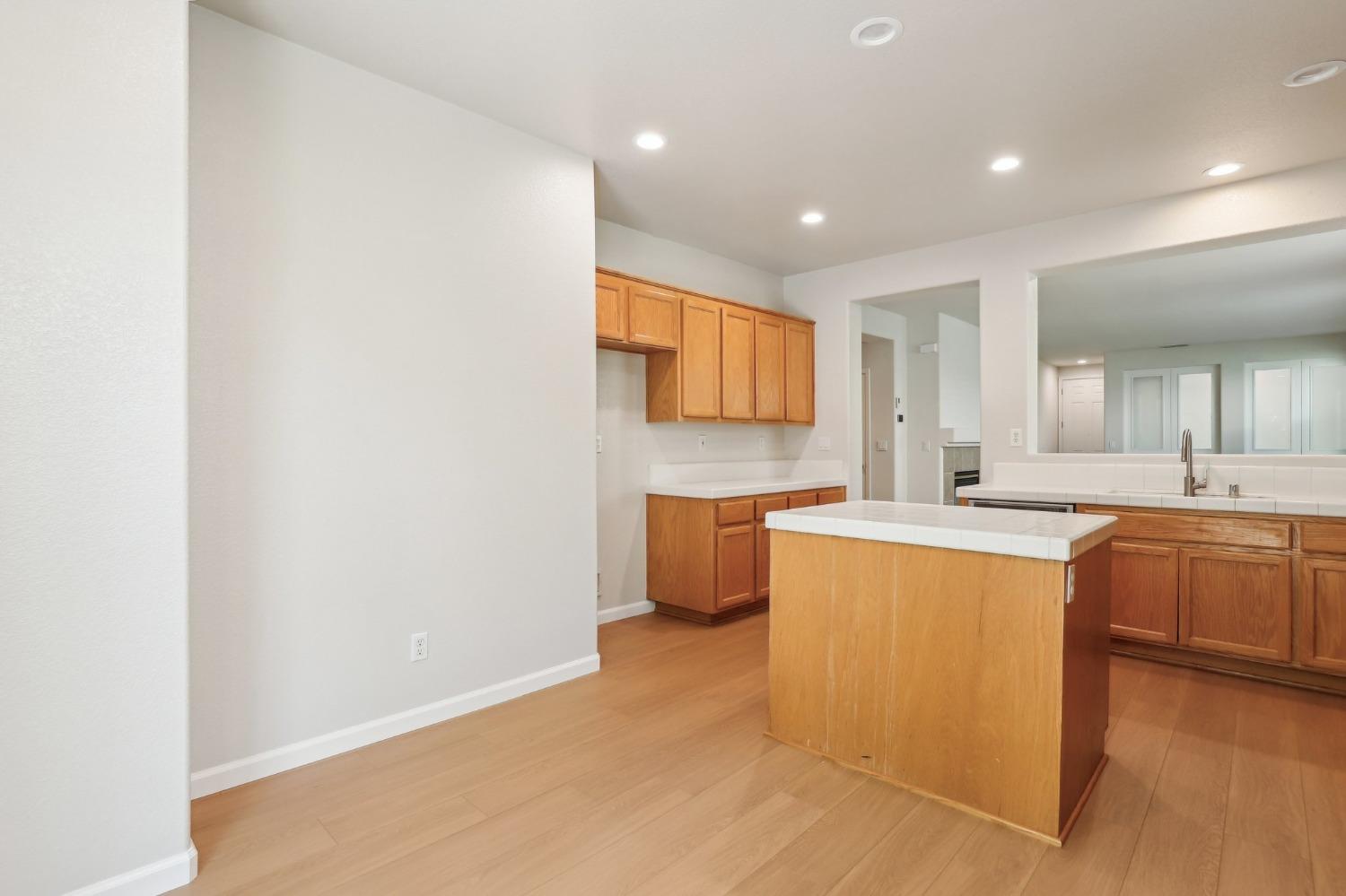 Detail Gallery Image 12 of 43 For 1707 Danbrook Dr, Sacramento,  CA 95835 - 3 Beds | 2 Baths