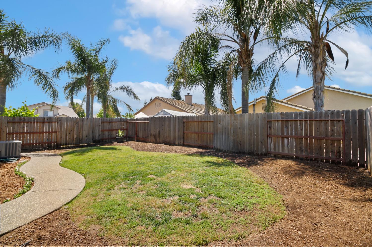 Detail Gallery Image 44 of 57 For 10092 Teddington Way, Elk Grove,  CA 95624 - 3 Beds | 2 Baths