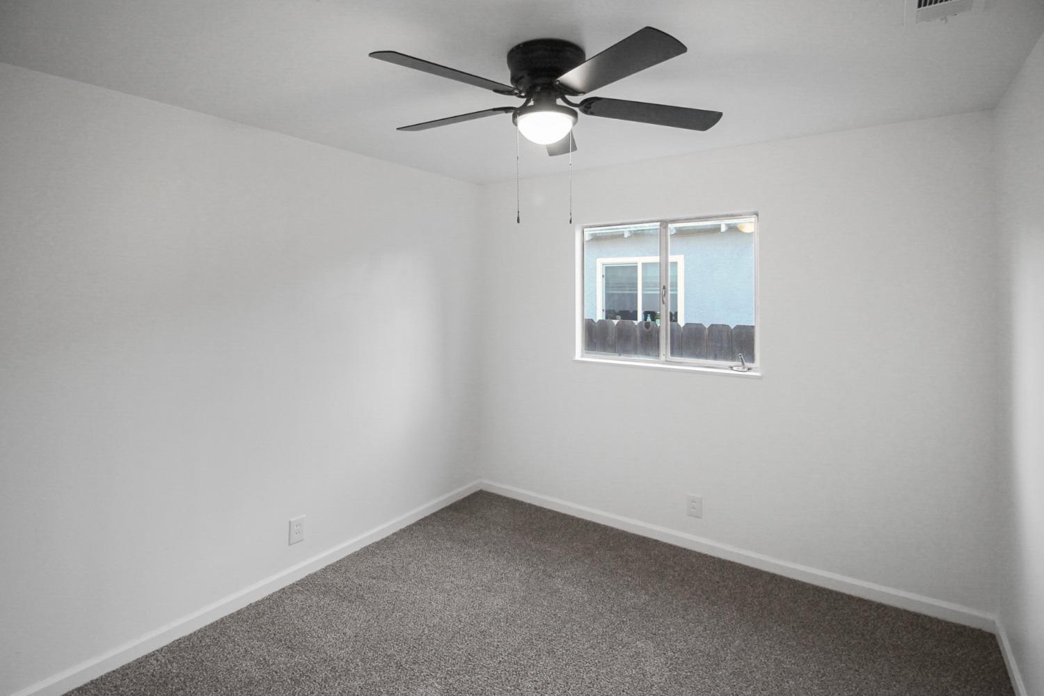 Detail Gallery Image 13 of 17 For 1321 Mount Vernon Dr, Modesto,  CA 95350 - 3 Beds | 2 Baths