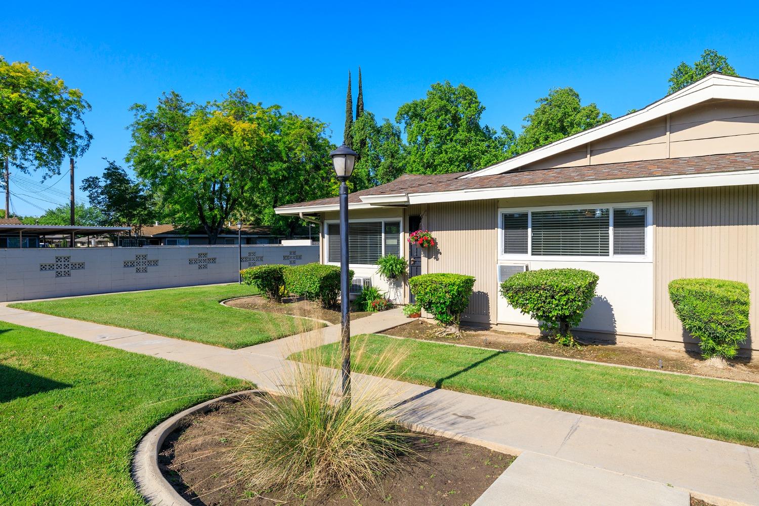 Detail Gallery Image 2 of 39 For 2700 Macdougal St #8,  Modesto,  CA 95350 - 2 Beds | 1 Baths