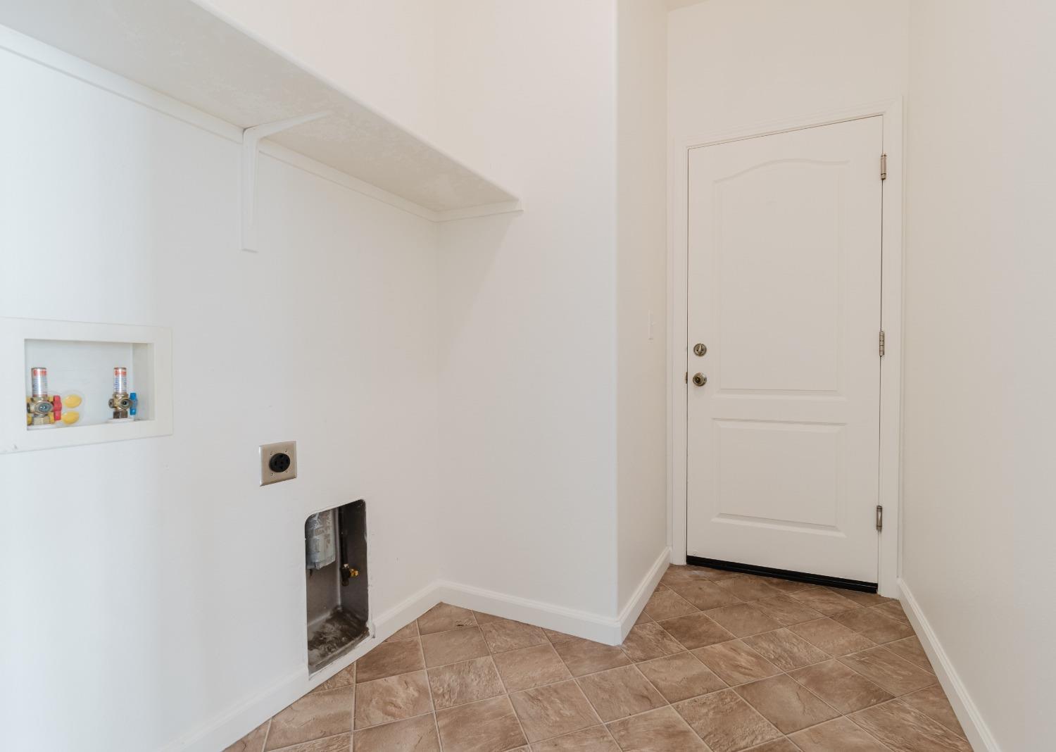 Detail Gallery Image 7 of 25 For 10931 Dutch Tulip Dr, Stockton,  CA 95209 - 4 Beds | 2/1 Baths